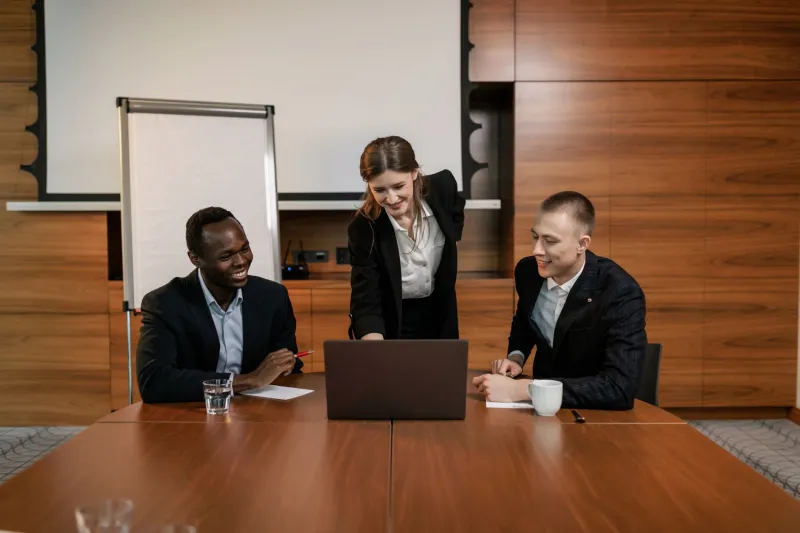 Il Professionista IT Completo: Perché le Sole Certificazioni Tecniche Non Bastano a Raggiungere i Ruoli di Leadership